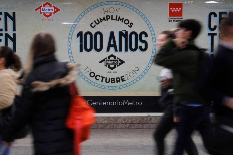 17 de octubre. Día del centenario de Metro de Madrid que se celebró en la ciudad con carteles conmemorativos y diferentes actos. 17 de octubre. Día del centenario de Metro de Madrid que se celebró en la ciudad con carteles conmemorativos y diferentes actos.