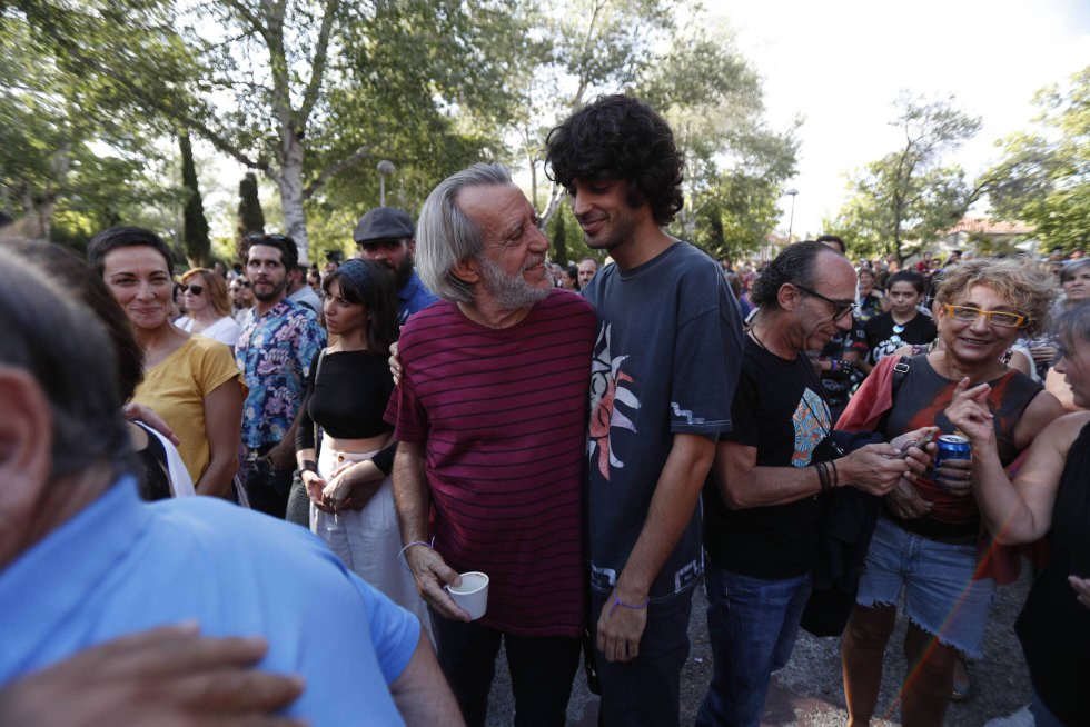 8 de septiembre. Luis Pastor y su hijo Pedro acuden a un concierto protesta después de que el Ayuntamiento de Madrid cancelara una actuación del cantautor hijo en Aravaca. 8 de septiembre. Luis Pastor y su hijo Pedro acuden a un concierto protesta después de que el Ayuntamiento de Madrid cancelara una actuación del cantautor hijo en Aravaca.