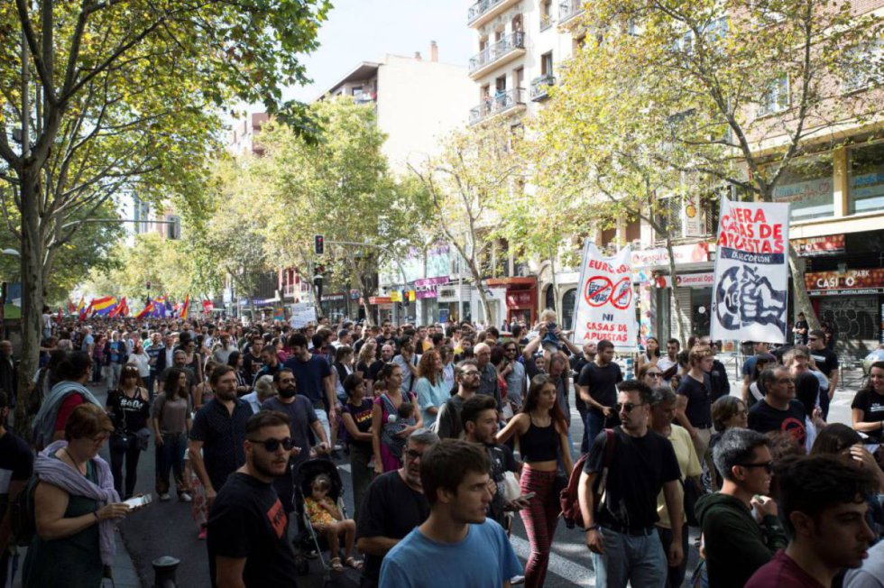 6 de octubre. Miles de personas participan en una manifestación para denunciar la proliferación de las casas de juego en la calle Bravo Murillo. 6 de octubre. Miles de personas participan en una manifestación para denunciar la proliferación de las casas de juego en la calle Bravo Murillo.