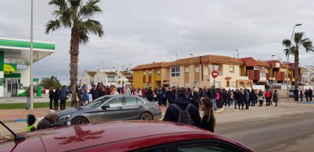 400 vecinos de Los Alcázares cortaron este viernes la AP 7 para exigir soluciones contra las inundaciones 400 vecinos de Los Alcázares cortaron este viernes la AP 7 para exigir soluciones contra las inundaciones