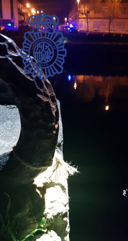 Intento de Suicidio Vigo: La Policía Nacional impide un suicidio en las proximidades de Barreras Intento de Suicidio Vigo: La Policía Nacional impide un suicidio en las proximidades de Barreras