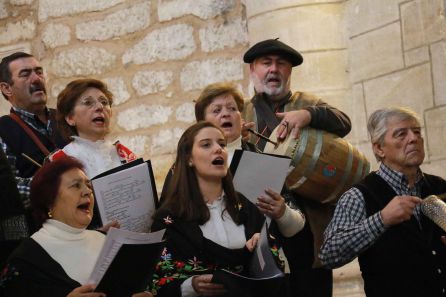 Los villancicos abren la Navidad en la localidad de Pareja (Guadalajara): Pareja recibe la Navidad con su certamen de villancicos Los villancicos abren la Navidad en la localidad de Pareja (Guadalajara): Pareja recibe la Navidad con su certamen de villancicos