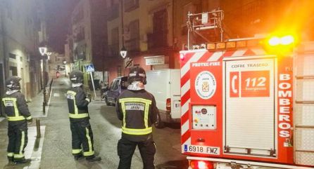 Dotación de bomberos desplazada hasta el lugar de los hechos. Dotación de bomberos desplazada hasta el lugar de los hechos.