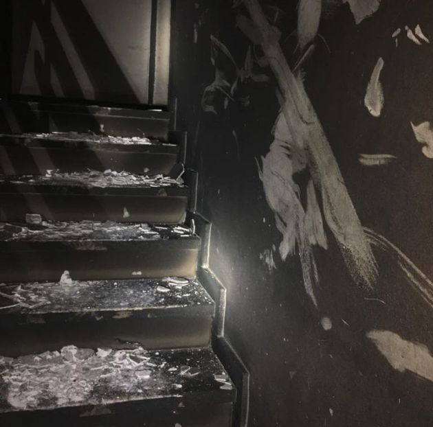 Estado en el que terminó la caja de la escalera del edificio en el que se produjo el incendio. Estado en el que terminó la caja de la escalera del edificio en el que se produjo el incendio.