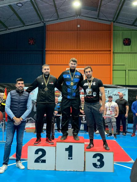 Óscar García en lo alto del podio Óscar García en lo alto del podio