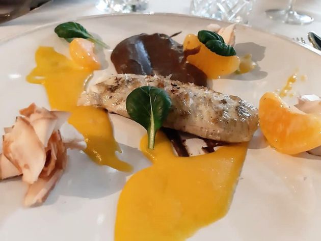 Lenguado con setas y caldillos de la bahía con mandarinas Lenguado con setas y caldillos de la bahía con mandarinas