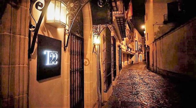Exterior del restaurante T22 en el número 22 de la calle Tornería Exterior del restaurante T22 en el número 22 de la calle Tornería