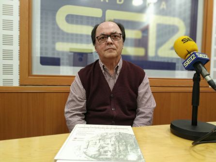 Pedro Roso en los estudios de Radio Córdoba Pedro Roso en los estudios de Radio Córdoba