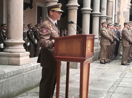El nuevo coronel director durante su discurso El nuevo coronel director durante su discurso