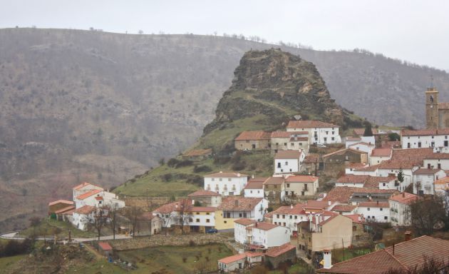 Cerro del Castillejo en Huélamo. Cerro del Castillejo en Huélamo.