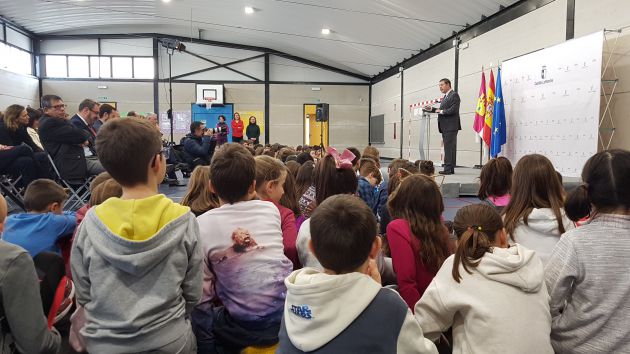 El colegio de Infantil y Primaria 'La Muñeca´de Guadalajara inaugura su gimnasio cubierto: Inaugurado el nuevo gimnasio del colegio 'Parque de la Muñeca' El colegio de Infantil y Primaria 'La Muñeca´de Guadalajara inaugura su gimnasio cubierto: Inaugurado el nuevo gimnasio del colegio 'Parque de la Muñeca'