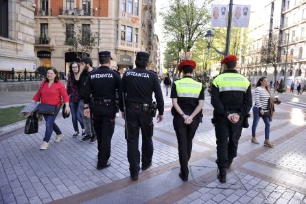 Polícia Municipal y Ertzaintza ponen en marcha, por cuarto año, un dispositivo de vigilancia conjunto durante estas fechas Polícia Municipal y Ertzaintza ponen en marcha, por cuarto año, un dispositivo de vigilancia conjunto durante estas fechas