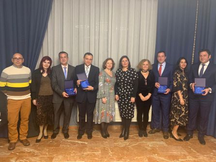 Los cuatro hermanos acompañados de familiares y miembros de la corporación local Los cuatro hermanos acompañados de familiares y miembros de la corporación local
