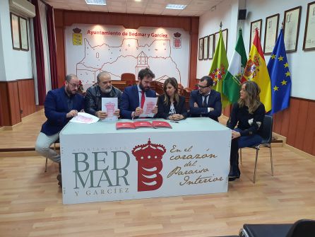 Momento de la firma del convenio Momento de la firma del convenio