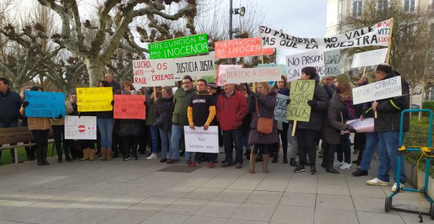 Concentración de apoyo a los tres condenados frente a la Audiencia de Burgos Concentración de apoyo a los tres condenados frente a la Audiencia de Burgos