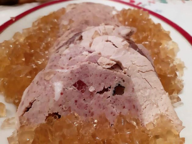 El pavo trufado, ya servido en la fuente El pavo trufado, ya servido en la fuente