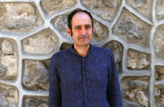 Paco Carreño es autor de poemarios como: Calblanque,Todos los días y Gabinete de sombras. Paco Carreño es autor de poemarios como: Calblanque,Todos los días y Gabinete de sombras.