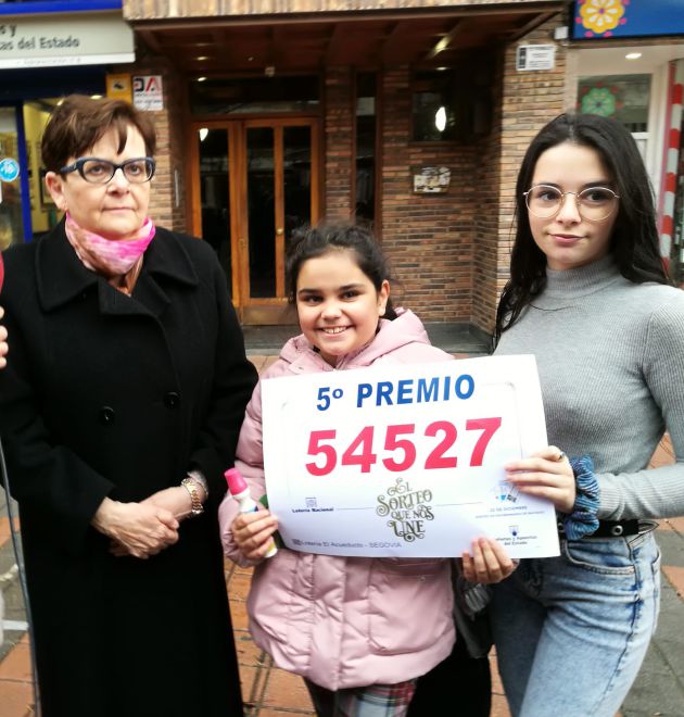 La administradora del despacho de la Calle José Zorrilla 42 con el número premiado La administradora del despacho de la Calle José Zorrilla 42 con el número premiado