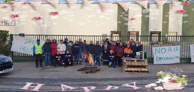 Los trabajadores de Lyreco en Alovera (Guadalajara) se concentran el día de nochebuena: Los trabajadores de Lyreco Alovera se concentran el día de Nochebuena Los trabajadores de Lyreco en Alovera (Guadalajara) se concentran el día de nochebuena: Los trabajadores de Lyreco Alovera se concentran el día de Nochebuena