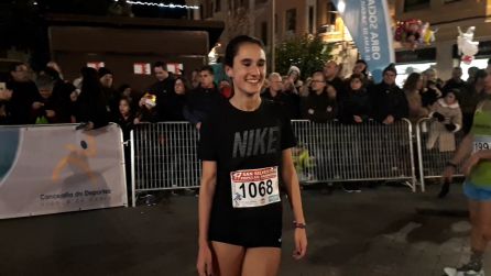 La atleta arandina Laura Herrero muestra su satisfacción tras lograr el triunfo. La atleta arandina Laura Herrero muestra su satisfacción tras lograr el triunfo.