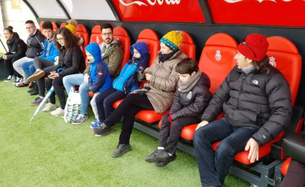 Los banquillos del estadio, un reclamo para los jóvenes visitantes Los banquillos del estadio, un reclamo para los jóvenes visitantes