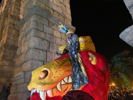 El rey Baltasar atravesando los arcos del Acueducto El rey Baltasar atravesando los arcos del Acueducto