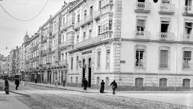 A la derecha el Gran Hotel Quintanilla en 1911 A la derecha el Gran Hotel Quintanilla en 1911