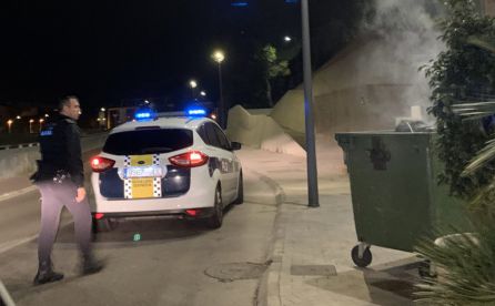 Otro de los contenedores afectados en Gandia Otro de los contenedores afectados en Gandia