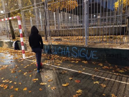 Uno de los jóvenes en la cancha de entrenamiento. Uno de los jóvenes en la cancha de entrenamiento.