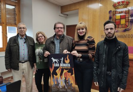 La concejala de Promoción Económica, María Cantos (segunda por la derecha), acompañada de responsables vecinales. La concejala de Promoción Económica, María Cantos (segunda por la derecha), acompañada de responsables vecinales.