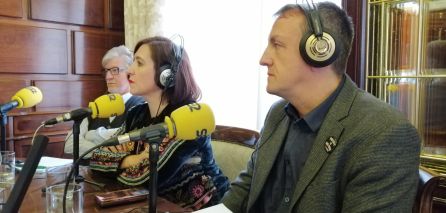 De derecha a izquierda, Fernando Rivarés (Podemos - Equo), Sara Fernández (Ciudadanos) y Pedro Santisteve (Zaragoza en Común) De derecha a izquierda, Fernando Rivarés (Podemos - Equo), Sara Fernández (Ciudadanos) y Pedro Santisteve (Zaragoza en Común)