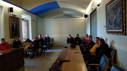 Los alumnos de la Escuela Taller de Cazorla conocieron la experiencia de Rafael y entablaron una charla coloquio Los alumnos de la Escuela Taller de Cazorla conocieron la experiencia de Rafael y entablaron una charla coloquio