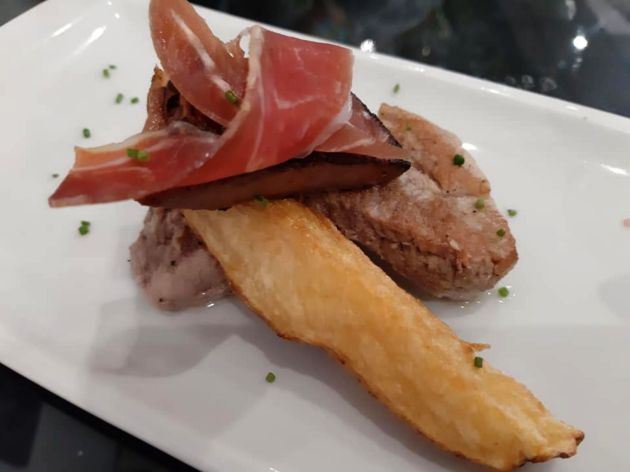 Solomillo con mousse de pato y jamón Solomillo con mousse de pato y jamón