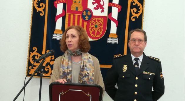 Mari Ángeles Herreros, subdelegada y Miguel Rufino, comisario jefe provincial durante la comparecencia urgente de este lunes en la Subdelegación Mari Ángeles Herreros, subdelegada y Miguel Rufino, comisario jefe provincial durante la comparecencia urgente de este lunes en la Subdelegación
