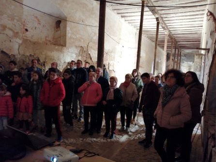 Los participantes recorrieron algunas estancias del Palacio Los participantes recorrieron algunas estancias del Palacio