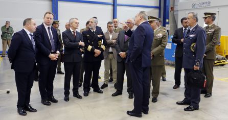 Visita de las autoridades a la factoría albaceteña Visita de las autoridades a la factoría albaceteña