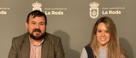 El alcalde junto a la concejala de Educación, Emma Escribano El alcalde junto a la concejala de Educación, Emma Escribano