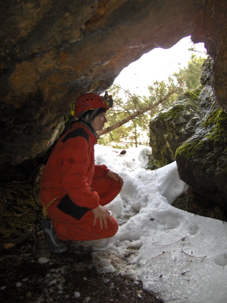 Espeleóloga del GEV en la Cueva Secreta del Sagreo Espeleóloga del GEV en la Cueva Secreta del Sagreo