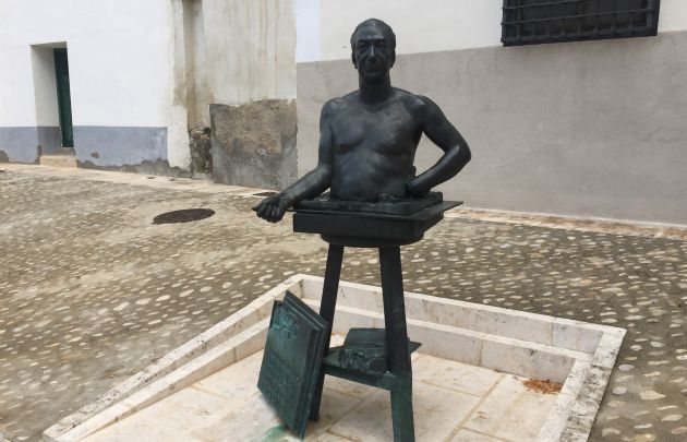 Escultura de Marco Pérez en la placeta de San Andrés, en Cuenca. Escultura de Marco Pérez en la placeta de San Andrés, en Cuenca.