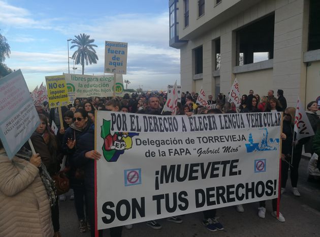 Manifestación en Orihuela contra la Ley del Plurilingüismo Manifestación en Orihuela contra la Ley del Plurilingüismo