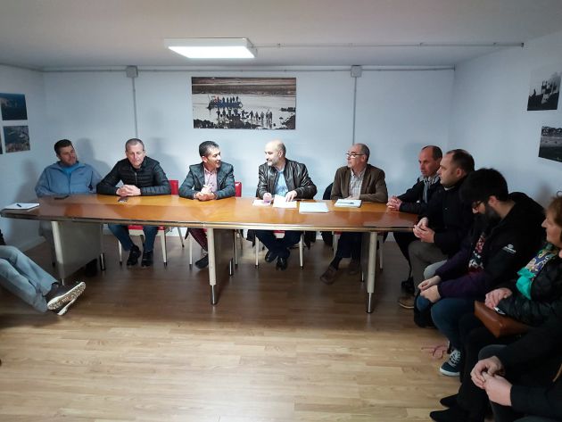 Reunión de Néstor Rego, BNG, con los mariscadores de la Ría de O Burgo Reunión de Néstor Rego, BNG, con los mariscadores de la Ría de O Burgo