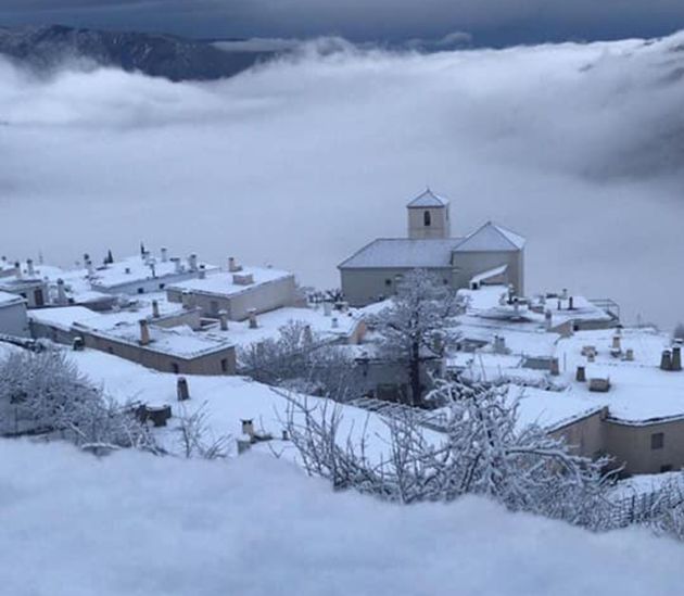 La locallidad alpujarreña de Bubión (Granada) bajo la nieve La locallidad alpujarreña de Bubión (Granada) bajo la nieve