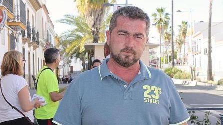 J. José Fernández, alcalde de Aznalcóllar: "El pueblo quiere vivir de su trabajo y no de subvenciones" J. José Fernández, alcalde de Aznalcóllar: "El pueblo quiere vivir de su trabajo y no de subvenciones"