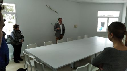 En la inauguración el alcalde explica a las asociaciones y representantes de clubes deportivos el funcionamiento de la disponibilidad de las salas En la inauguración el alcalde explica a las asociaciones y representantes de clubes deportivos el funcionamiento de la disponibilidad de las salas