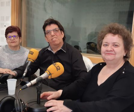 Juan Antonio Valero, junto a su madre (i), e Isabel Mesa, directora del área de cultural del ayuntamiento valdemoreño. Juan Antonio Valero, junto a su madre (i), e Isabel Mesa, directora del área de cultural del ayuntamiento valdemoreño.
