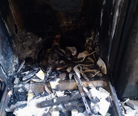 Estado del lavavajillas después de incendiarse en Nuestra Señora de la Oliva (Sevilla) Estado del lavavajillas después de incendiarse en Nuestra Señora de la Oliva (Sevilla)