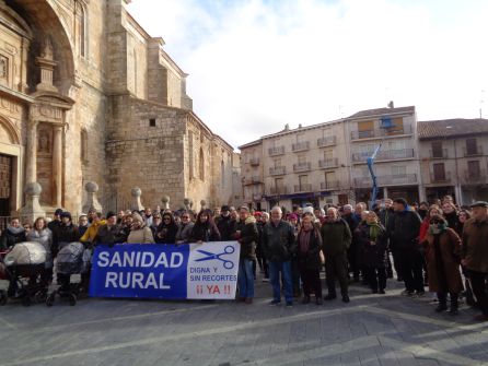 A las puertas del Ayuntamiento se manifestaron varias decenas de vecinos A las puertas del Ayuntamiento se manifestaron varias decenas de vecinos