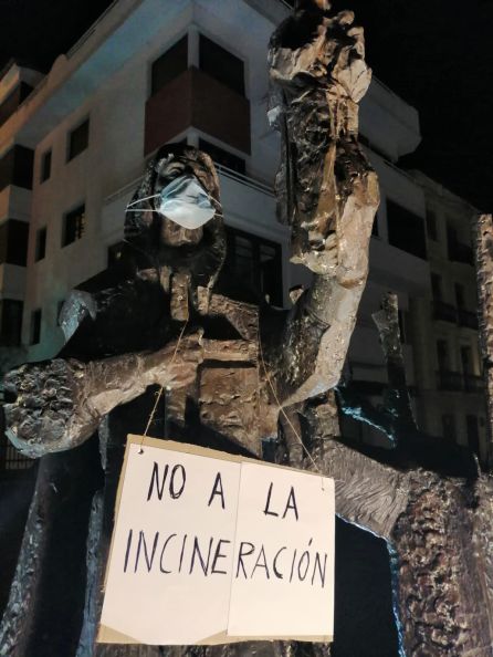 Estatua del Templario en la plaza en la Encina Estatua del Templario en la plaza en la Encina