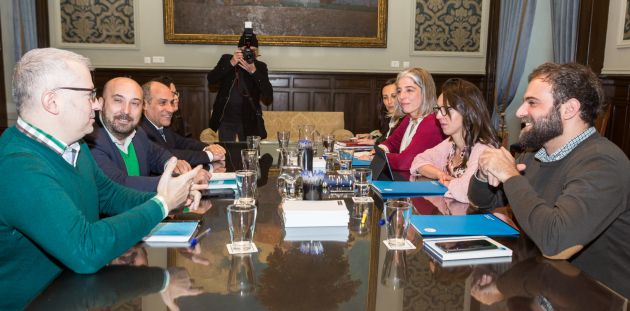 Mesa de trabajao sobre escuelas infantiles en A Coruña Mesa de trabajao sobre escuelas infantiles en A Coruña