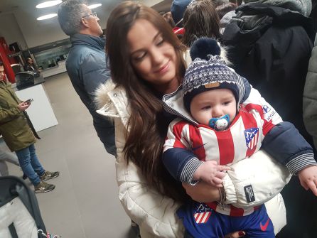 El pequeño Hugo, rojiblanco desde la cuna El pequeño Hugo, rojiblanco desde la cuna